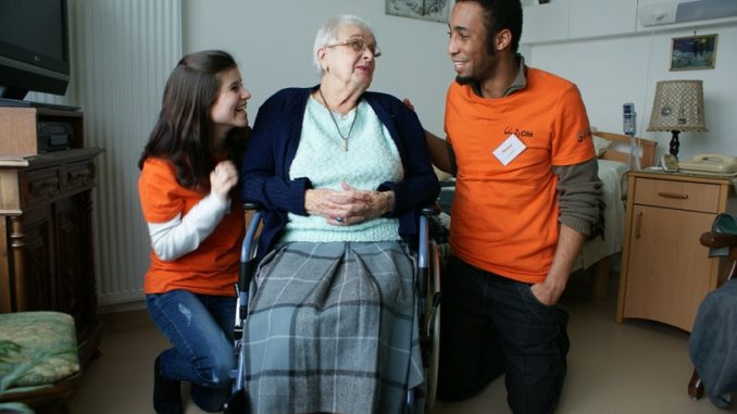 Maintien des personnes âgées : optez pour une aide à domicile